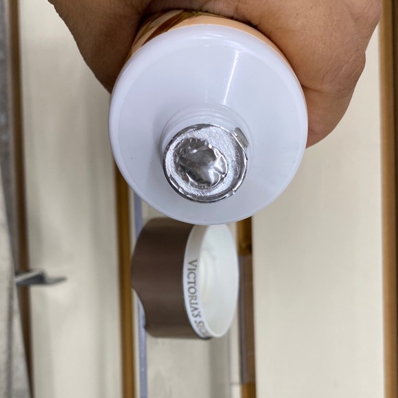 Victoria's Secret Bare Vanilla La Crème Lotion - Cream - Picture 3 of 3